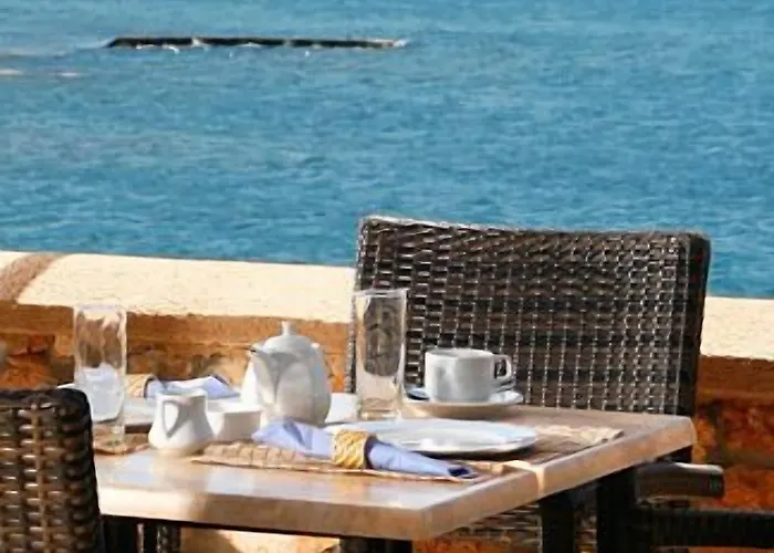 Ξενοδοχείο με διαμερίσματα Al Mare 4*